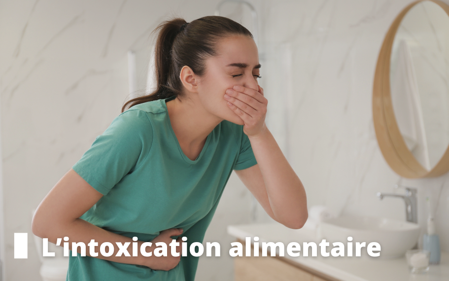 Intoxication alimentaire Femme avec intoxication alimentaire qui se tient la bouche et le ventre
